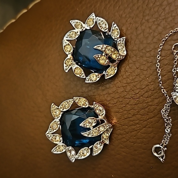 VTG SARAH COVENTRY 1969 Holiday Ice Blue Crystal Colonial Necklace Earrings Set - Picture 5 of 11